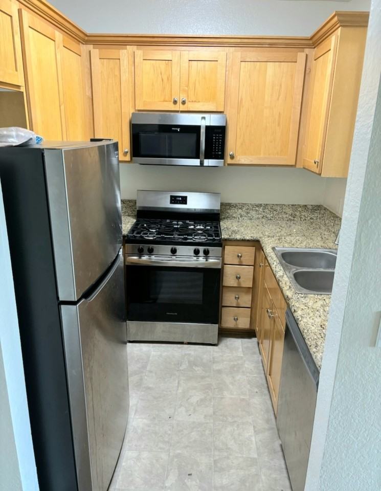 22859 Del Valle Street - Photo 6 of 12