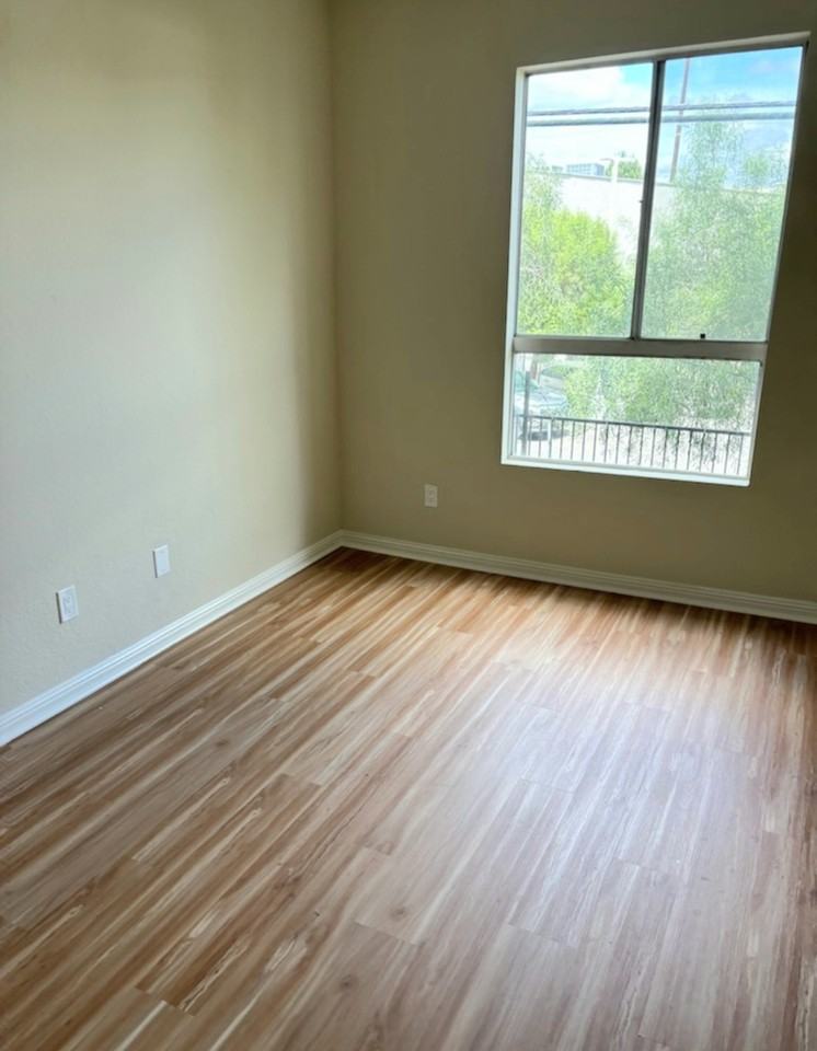 22859 Del Valle Street - Photo 7 of 12