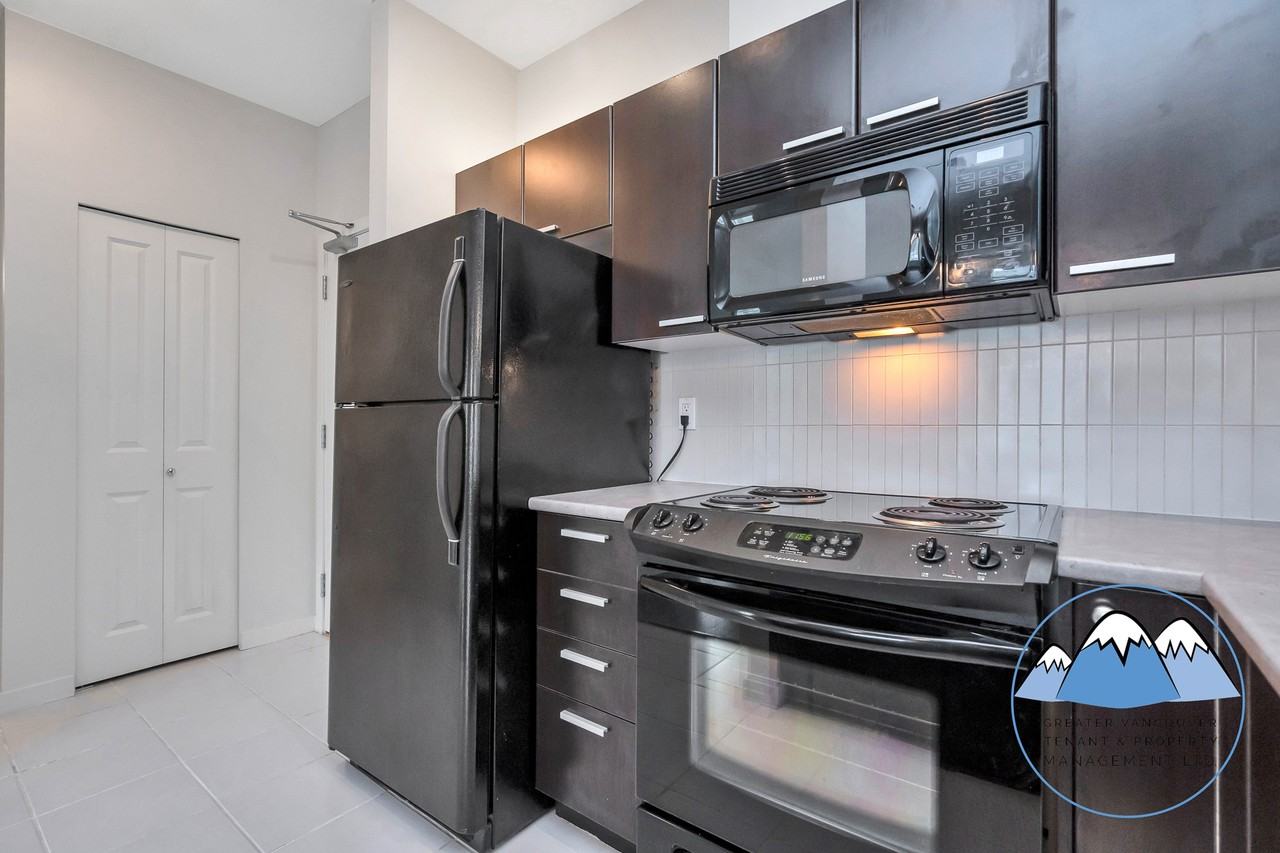 10455 University Dr - Photo 4 of 15