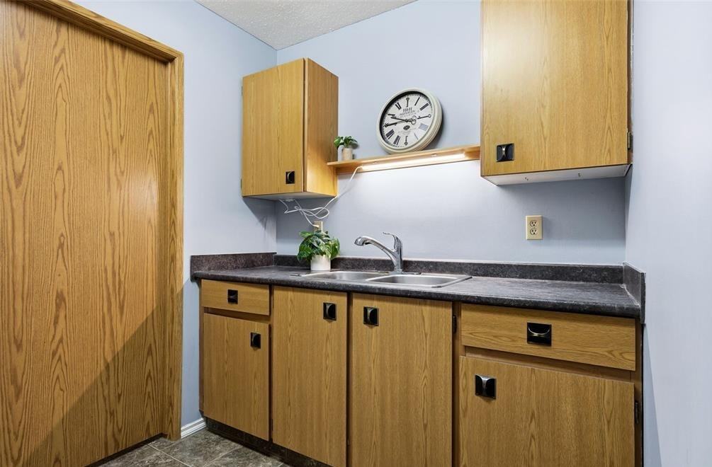 6575 Rochdale Blvd - Photo 6 of 10