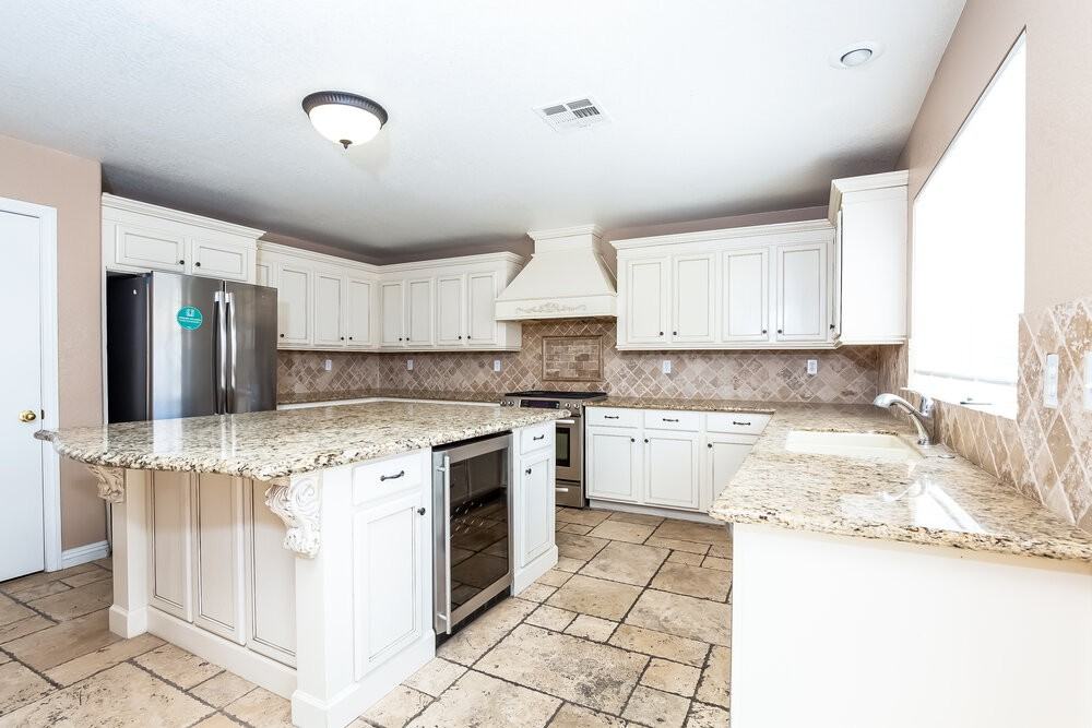 2205 Royal Caribbean Ave - Photo 7 of 16