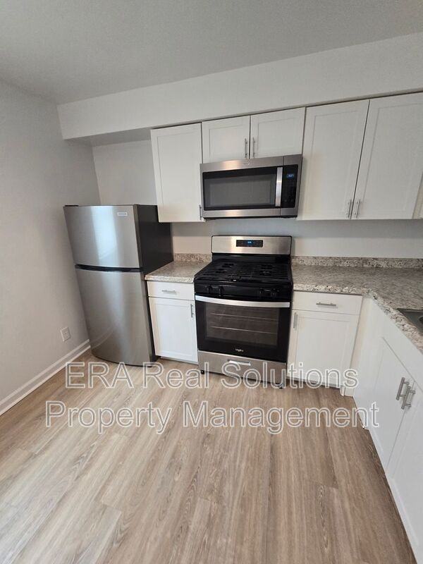 1072 Forest St #D - Photo 5 of 12