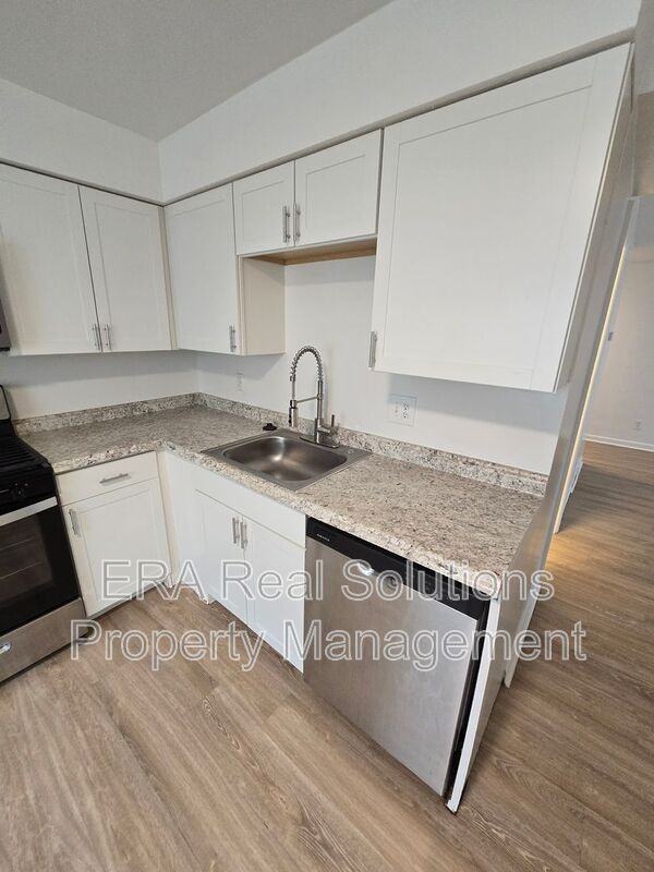 1072 Forest St #D - Photo 6 of 12