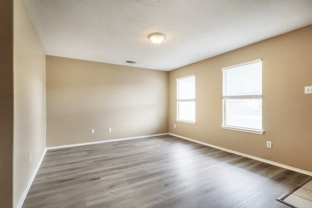 21211 Linden House Ct - Photo 5 of 17