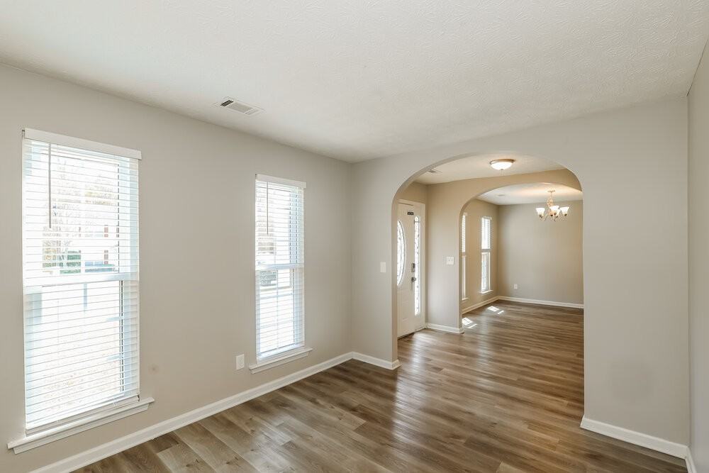 10841 Paladin Dr - Photo 4 of 17