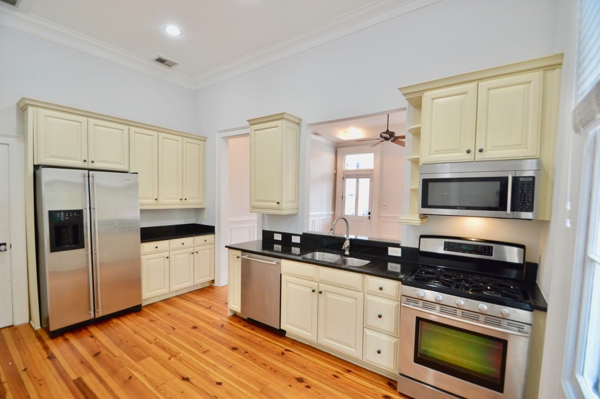 192 Wentworth St - Photo 4 of 13