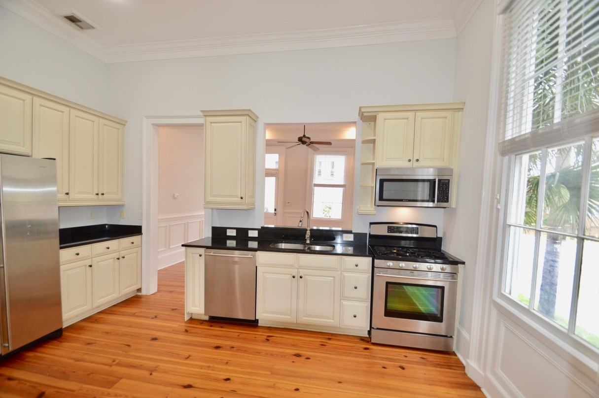 192 Wentworth St - Photo 5 of 13