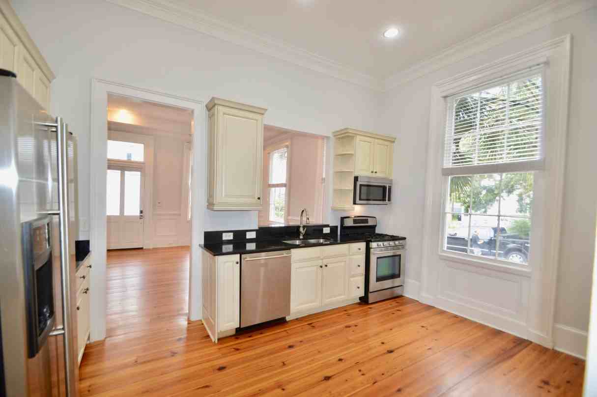 192 Wentworth St - Photo 6 of 13