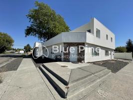 featured image of 301 E 18th St #1