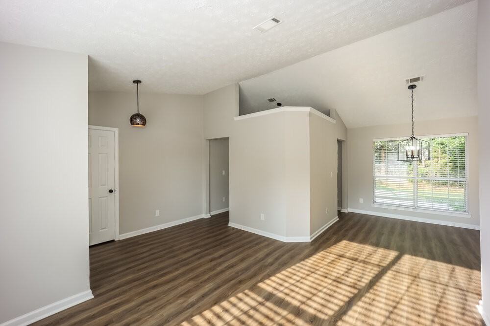 320 Emerald Green Ct - Photo 3 of 16