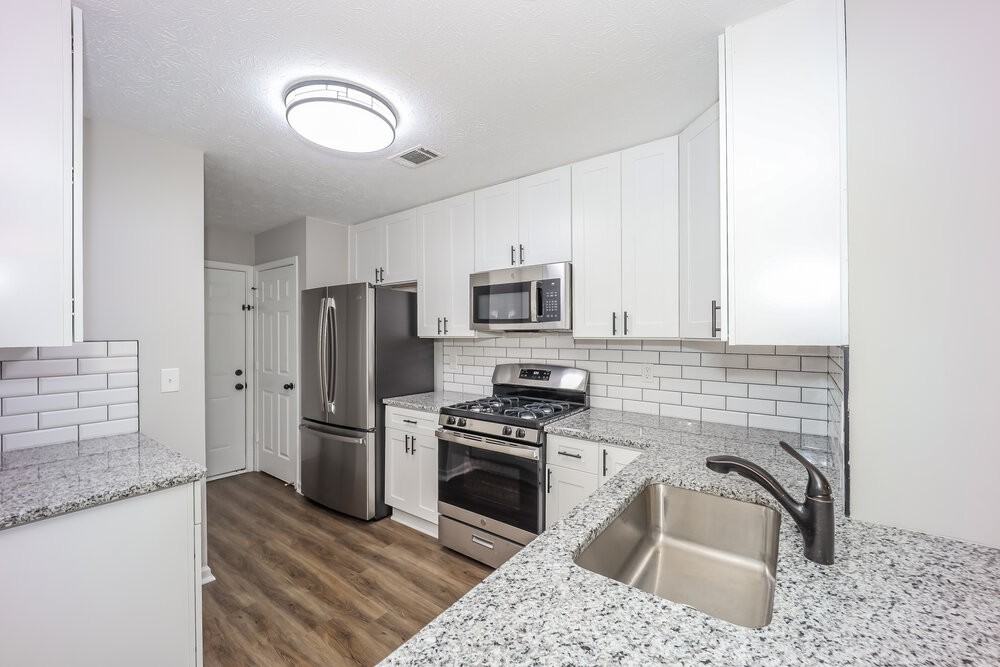 320 Emerald Green Ct - Photo 6 of 16