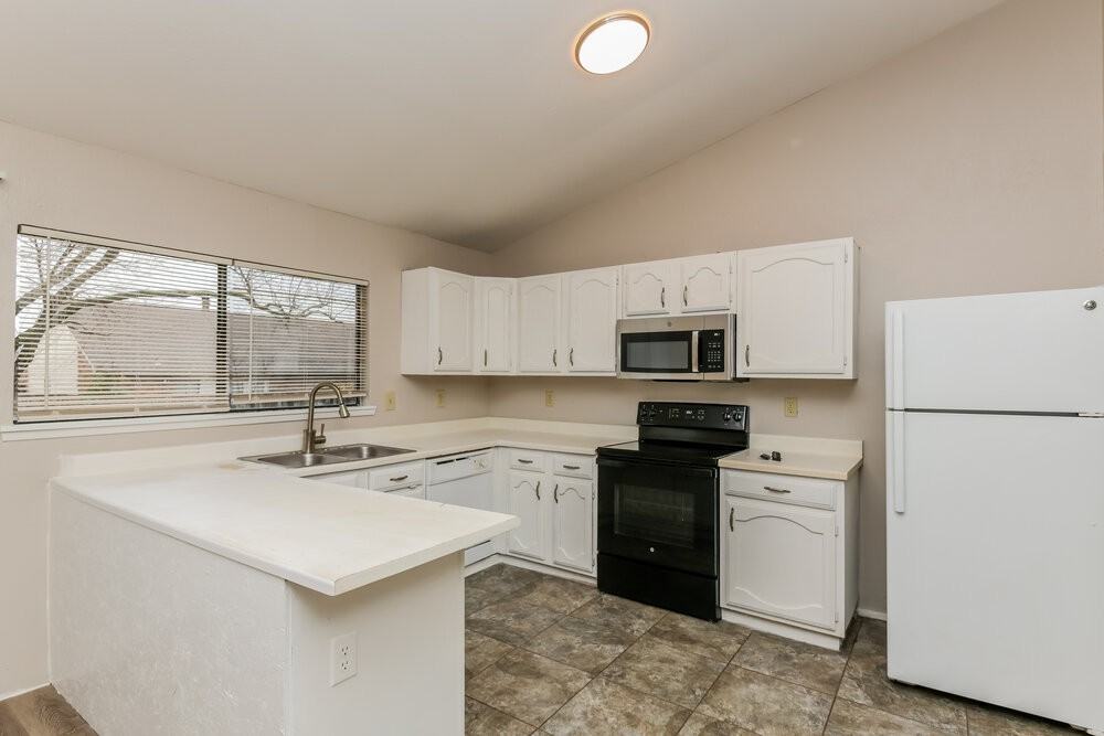 3913 Horizon Pl - Photo 6 of 16