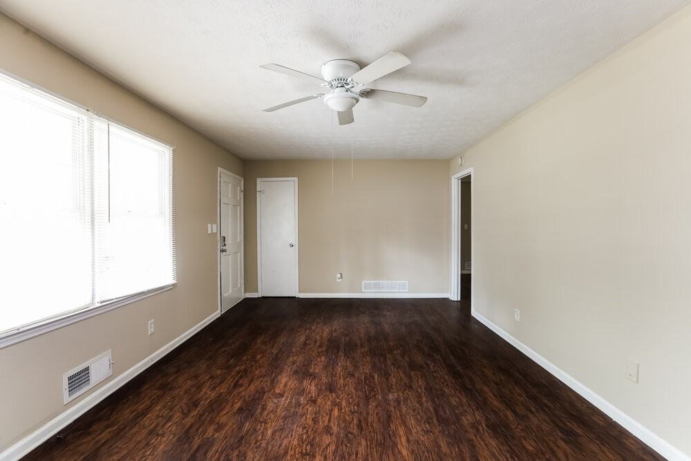 4649 Danna Dr - Photo 4 of 16