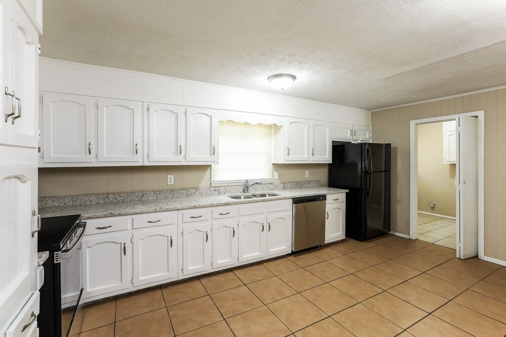 4649 Danna Dr - Photo 6 of 16