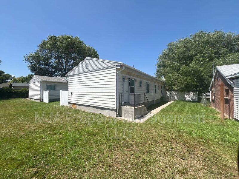 1597 Westsouth #B - Photo 3 of 16