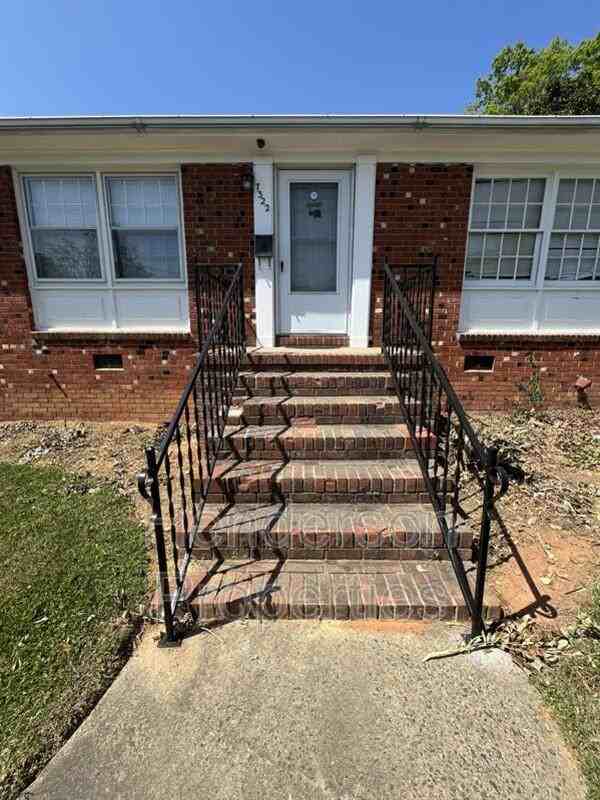 7322 Briardale Dr - Photo 4 of 16