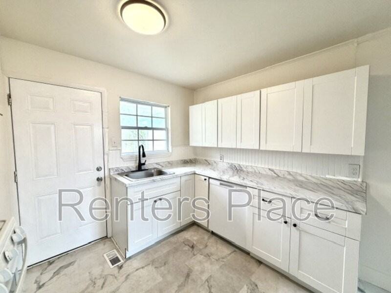 229 E 28th St N - Photo 2 of 15