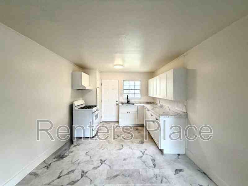 229 E 28th St N - Photo 4 of 15