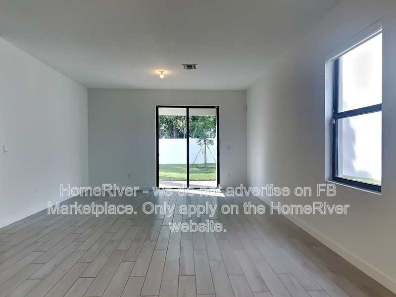 18493 Glenstone St - Photo 2 of 26