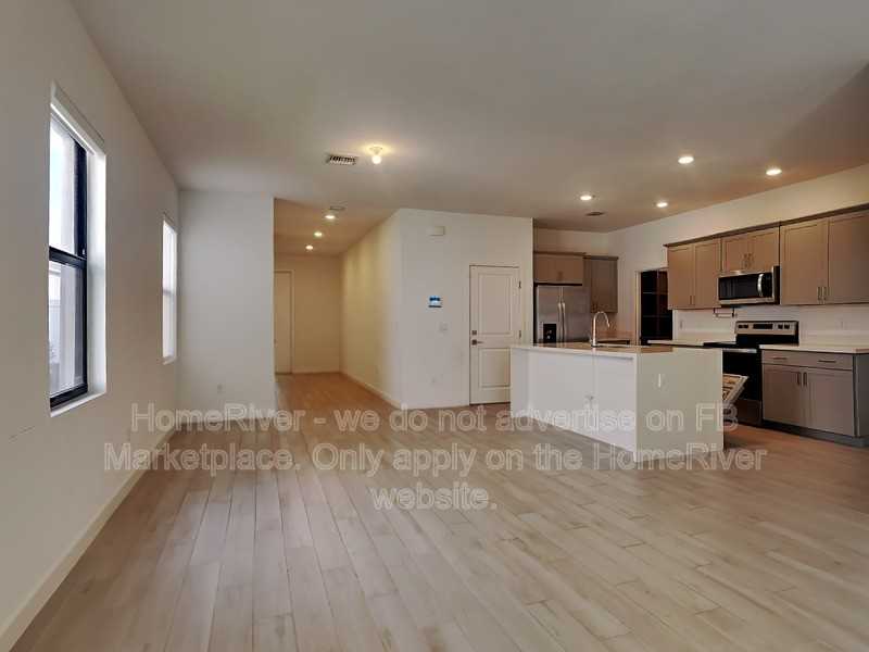 18493 Glenstone St - Photo 4 of 26