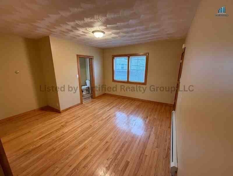 132 Hall St #2E - Photo 2 of 14