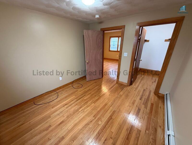 132 Hall St #2E - Photo 3 of 14