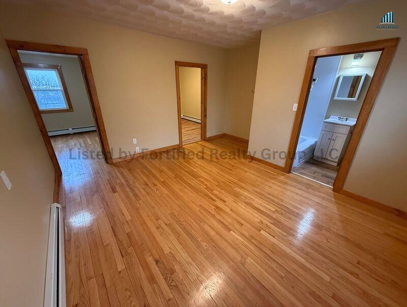 132 Hall St #2E - Photo 4 of 14