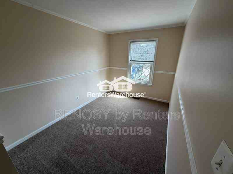 4513 Sipple Ave - Photo 7 of 20