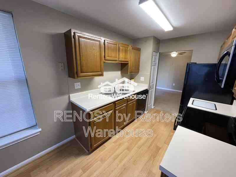 3512 Thomas Pointe Ct #1B - Photo 3 of 17