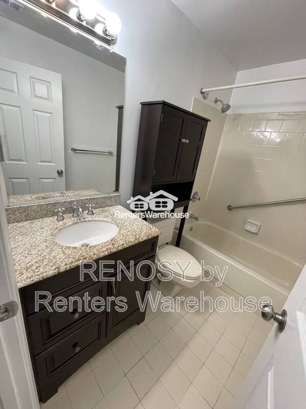 3512 Thomas Pointe Ct #1B - Photo 5 of 17