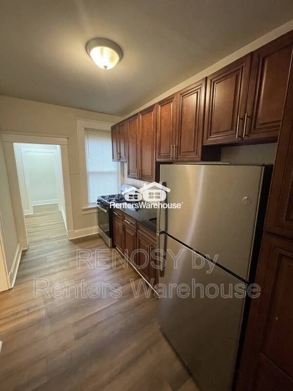 2855 W Cold Spring Ln - Photo 2 of 16