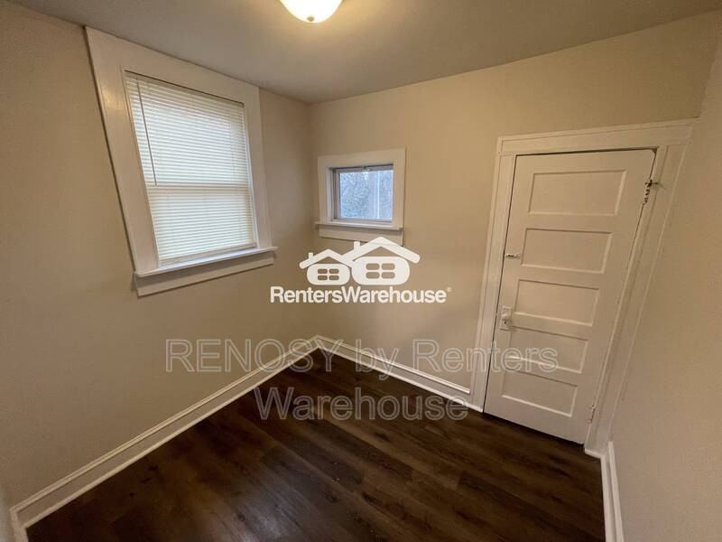 2855 W Cold Spring Ln - Photo 3 of 14