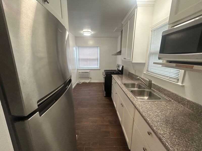 2813 W Victory Blvd #203 - Photo 4 of 9