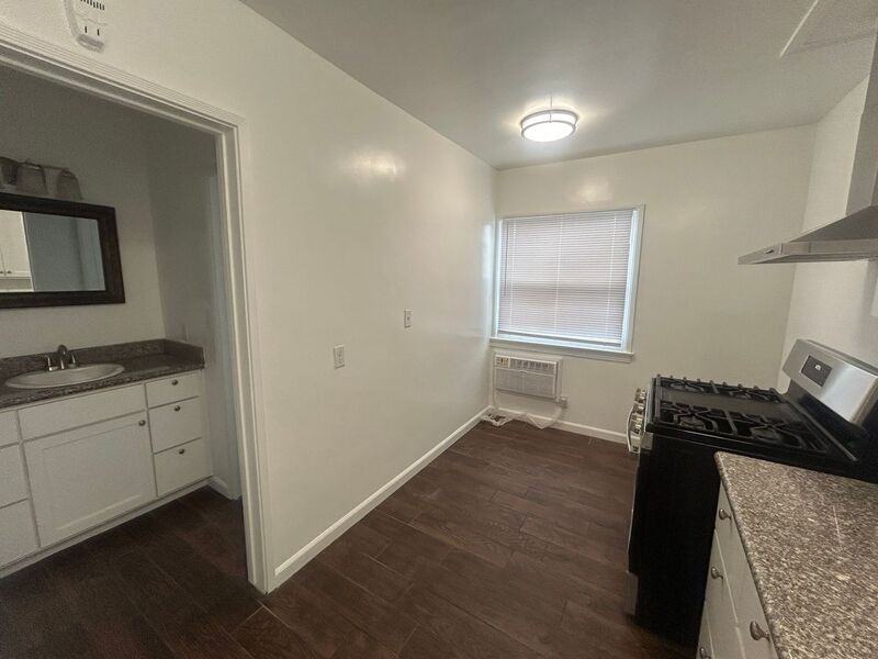 2813 W Victory Blvd #203 - Photo 5 of 9