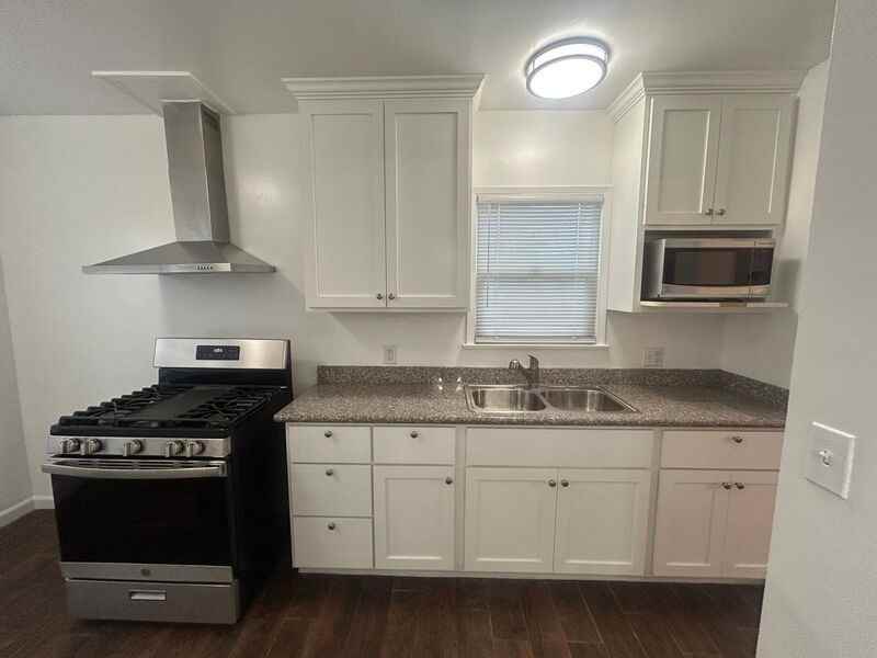 2813 W Victory Blvd #203 - Photo 7 of 9