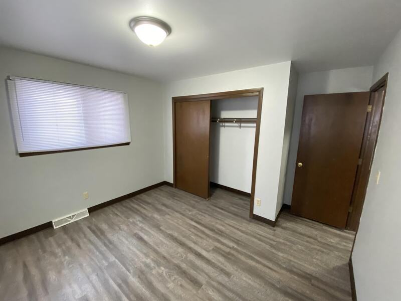 334 Center St - Photo 7 of 10