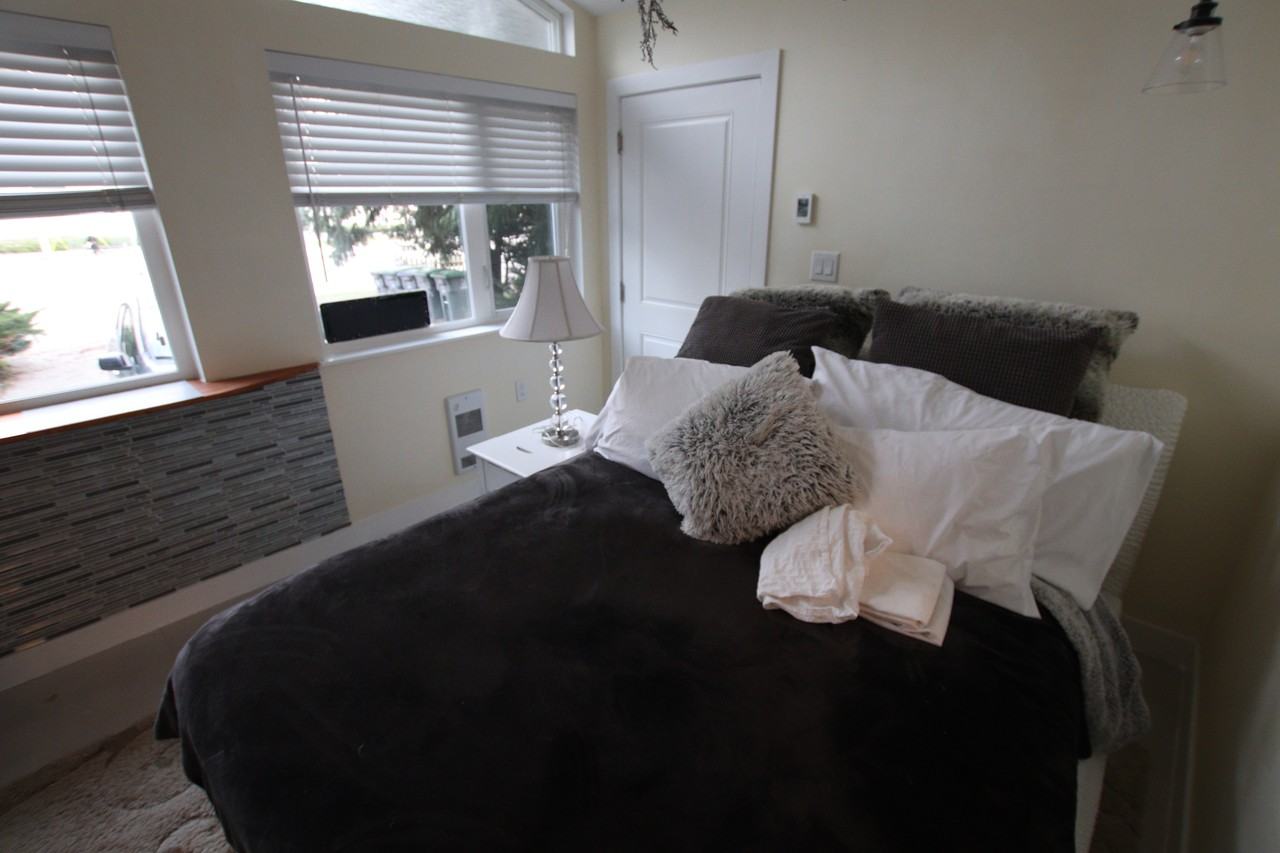 6671 152 Street #B - Photo 3 of 16