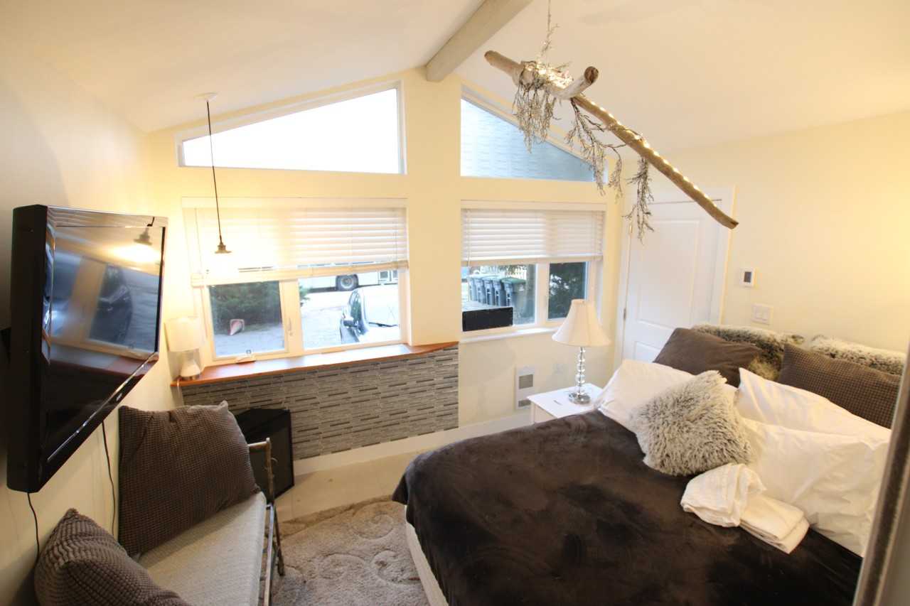 6671 152 Street #B - Photo 5 of 16