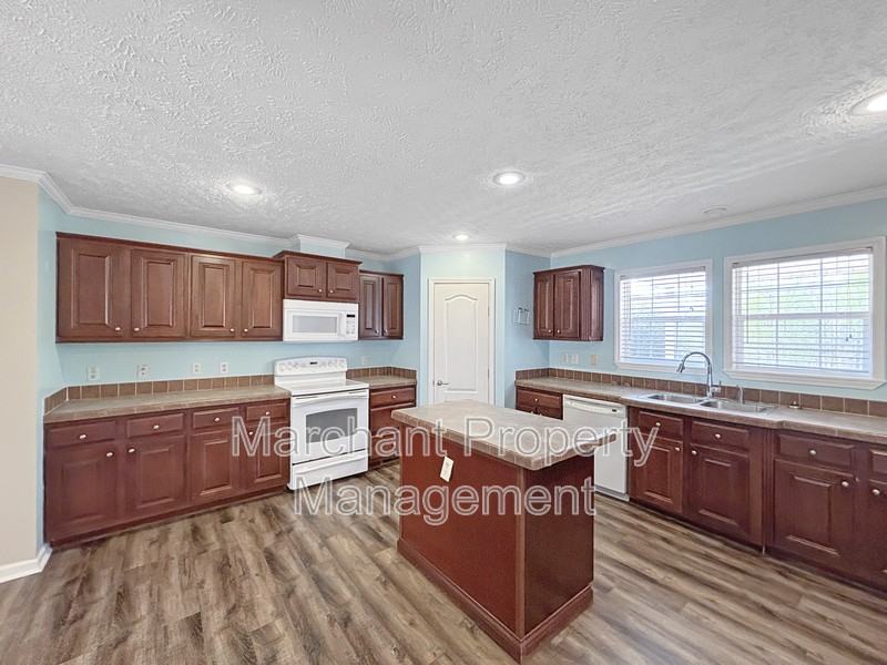 99 Forestville Rd - Photo 6 of 7