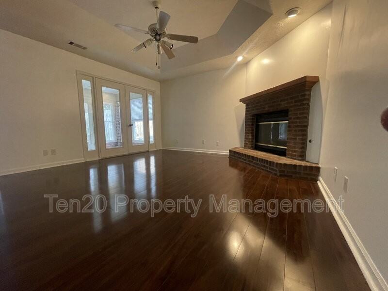 113 Maplebrook Ct - Photo 2 of 8