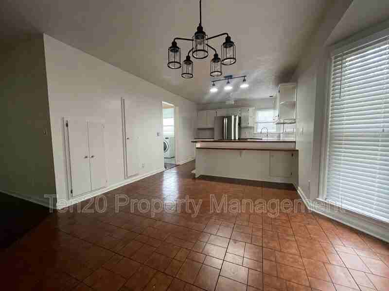 113 Maplebrook Ct - Photo 3 of 8