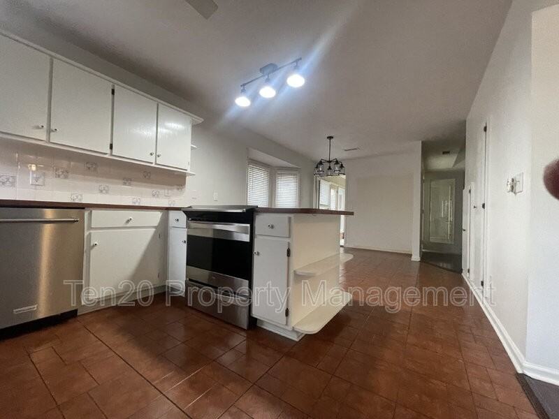 113 Maplebrook Ct - Photo 4 of 8