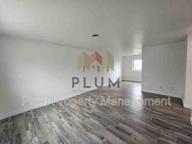 2340 Fairview Ave #2 - Photo 4 of 48