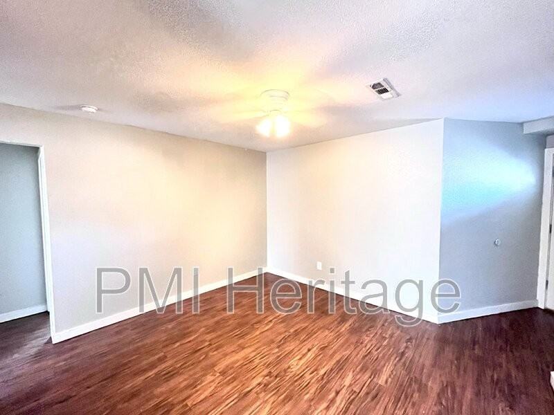 103 W Martin Luther King Jr Blvd #6 - Photo 2 of 8