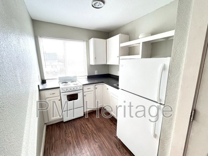 103 W Martin Luther King Jr Blvd #6 - Photo 3 of 8