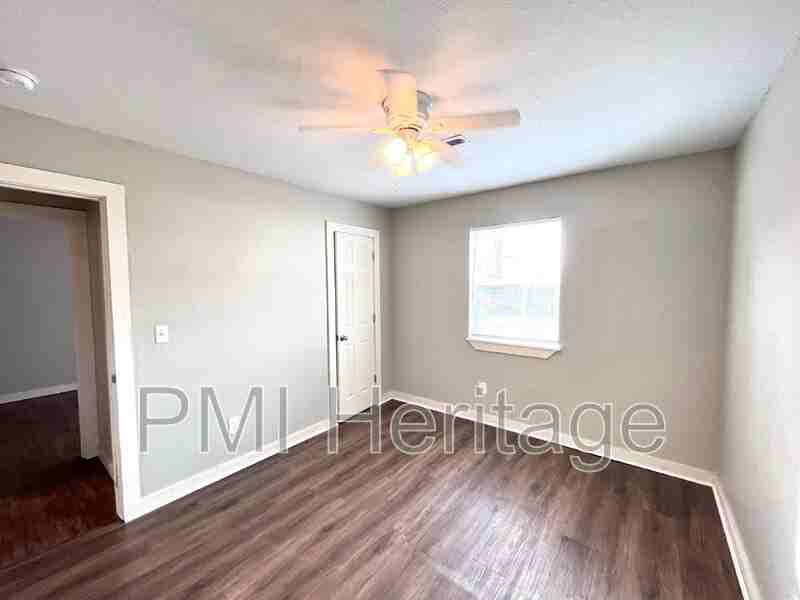 103 W Martin Luther King Jr Blvd #6 - Photo 5 of 8