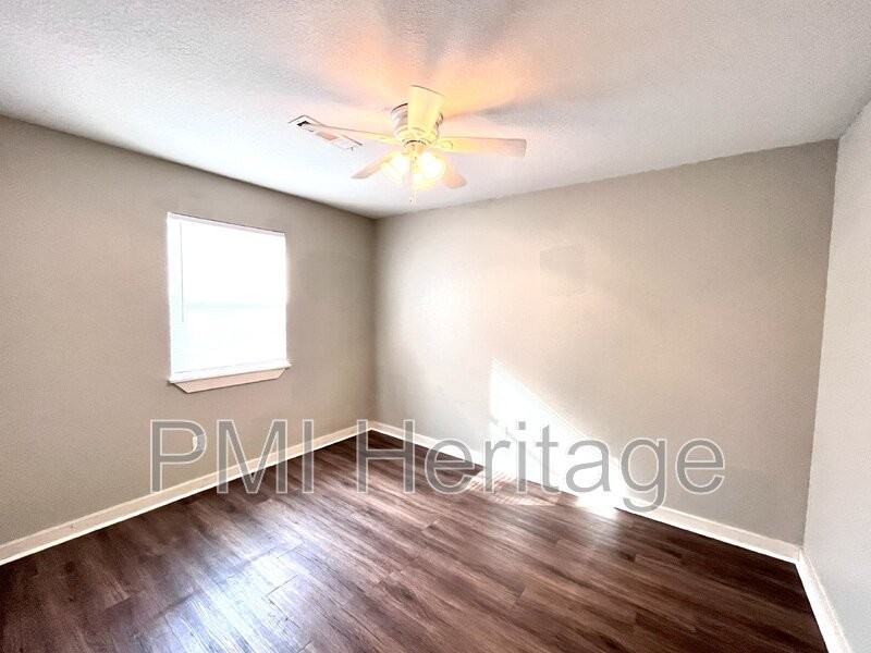 103 W Martin Luther King Jr Blvd #6 - Photo 6 of 8