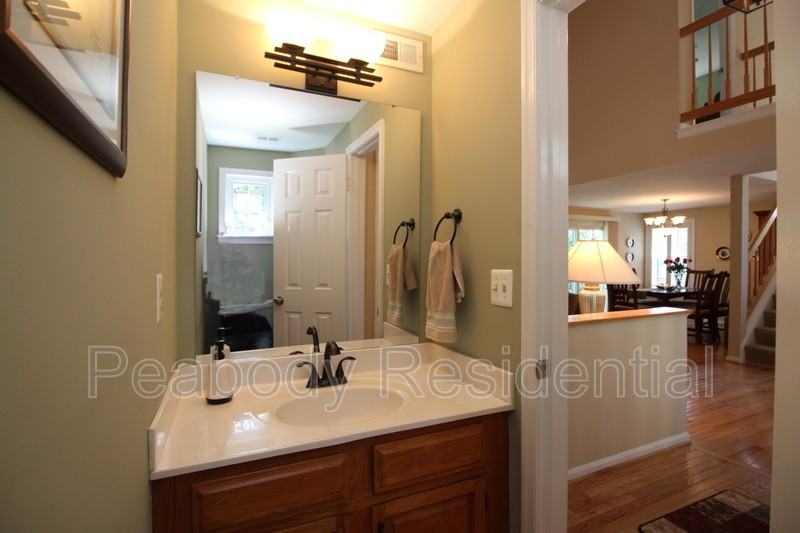 7534 Cross Gate Ln - Photo 6 of 30