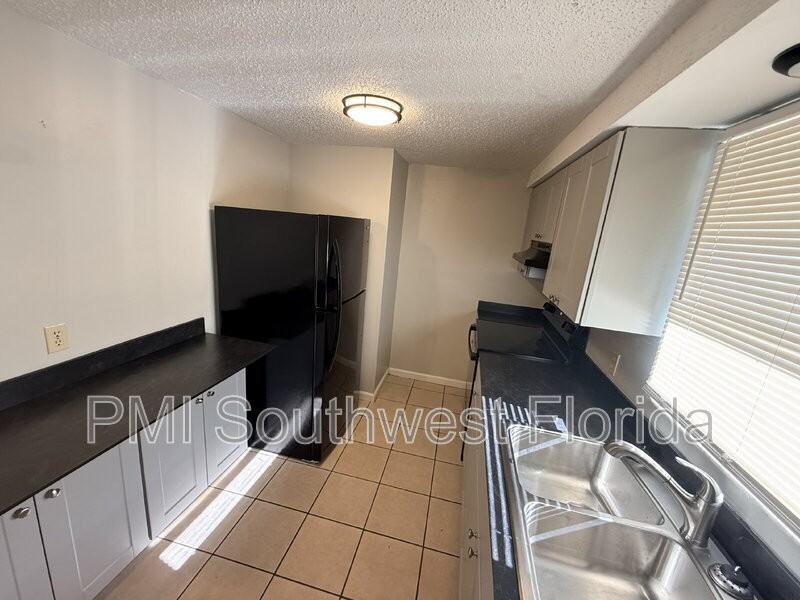 131 W Perry Ln - Photo 7 of 16