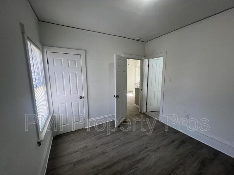 3284 N 30th St - Photo 4 of 41